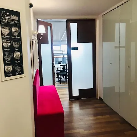 Warsaw City Center Rooms Hostal *