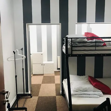 Warsaw City Center Rooms Hostal