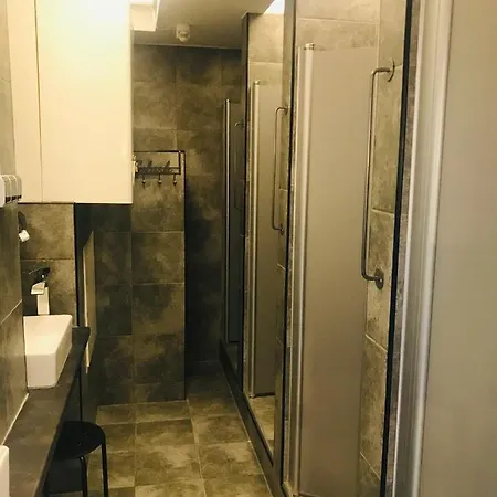 Warsaw City Center Rooms Hostal