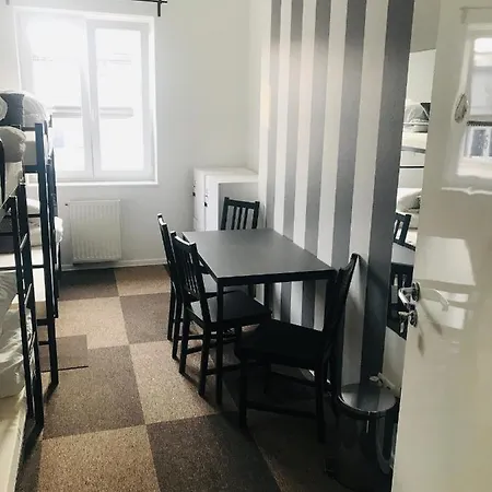 Warsaw City Center Rooms Hostal