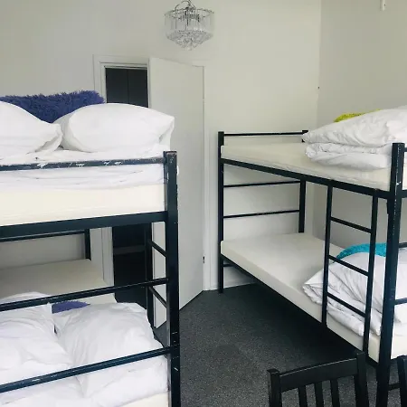 Warsaw City Center Rooms Hostal