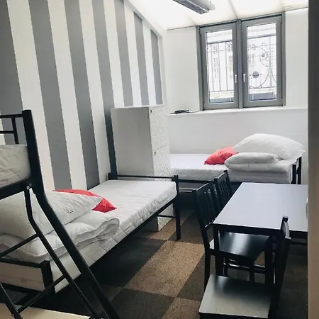 Warsaw City Center Rooms Hostal